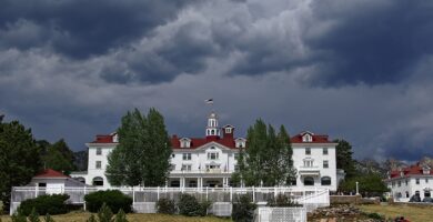 Tarot estes-parks-stanley-hotel-390x200 La fascinante historia del hotel Stanley, Colorado Experiencias  